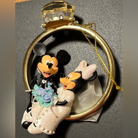 Mickey and Minnie Bride and Groom ornament. - Picture 8 of 12